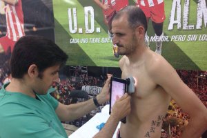 los jugadores de la Unión Deportiva Almería han participado en la campaña divulgativa del Euromelanoma.