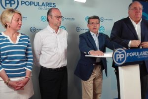 Rueda de prensa en la sede del PP.