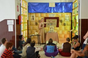 A través de las explicaciones de los profesores los alumnos aprendían algunas curiosidades del teatro de la época de William Shakespeare.