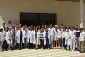 En la imagen, los nuevos médicos internos residentes que se incorporan a la plantilla del Hospital de Poniente.