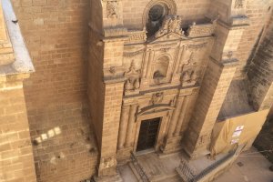 La Puerta de los Perdones, con las piedras centenarias apiladas.