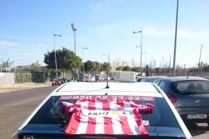 Un taxi de Almería con la "equipación" de la UD Almería.