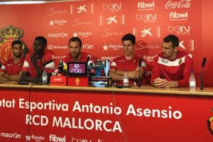 Los capitanes del Mallorca en rueda de prensa.