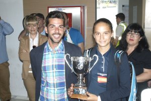 Ismael Rodríguez con la campeona.