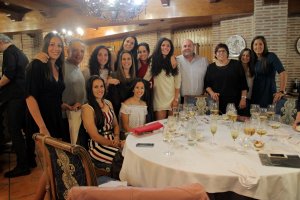 La mesa de las jugadoras con su entrenadora.