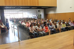 Conferencia del juez Emilio Calatayud acompañado de Matías García, presidente de la asociación ‘El Saliente’.