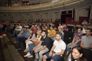Ambiente en el Cervantes viendo la final.