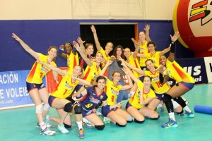 Las jugadoras españolas posan tras la victoria.