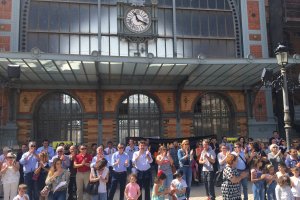 "Abrazo" a la estación hoy en la capital.