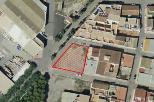 Parcela puesta a la venta por el Ayuntamiento situada en el barrio del Calvario.