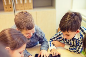 Las nuevas tecnologías son la herramienta ideal para lograr que los niños aprendan nuevos conocimientos jugando.