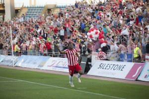 Uche celebra ante una afición entregada.