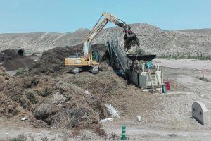 Vertedero de residuos junto al núcleos de Cuevas de Los Medina