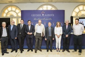 Presentación de la iniciativa con representantes de las administraciones y colectivos que la respaldan.