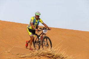 Hay etapas en la que hay que bajarse de la bici.