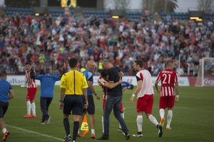 Fernando Soriano y Chuli se abrazan tras el gol.