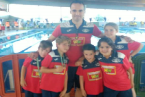 Los abderitanos con sus medallas.