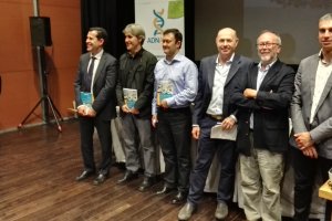 Autores y ponentes en la presentación del informe