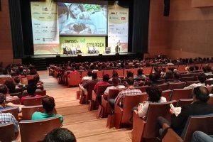 Pleno en el Auditorio de El Ejido para asistir al Simposio