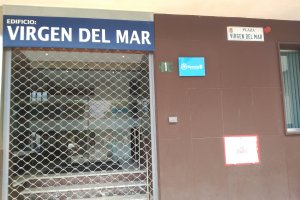 Fachada de la puerta trasera del Virgen del Mar