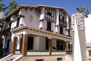 Quien visita el museo, sin duda, se sorprende al observar algunas obras emblemáticas del arte almeriense pero también al descubrir otros nombres como