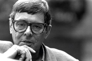 Nacido en Orense en 1929, José Ángel Valente fue uno de los intelectuales españoles más importantes de la segunda mitad del siglo XX.