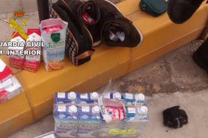 Ocultaban las cajetillas de tabaco dentro de los cartones de leche.