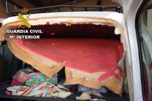 Se han encontrado dobles fondos y recovecos en un vehículo.