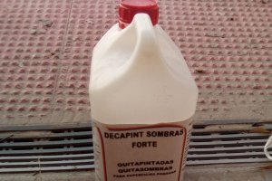 Bote de ácido utilizado en la limpieza de las pintadas