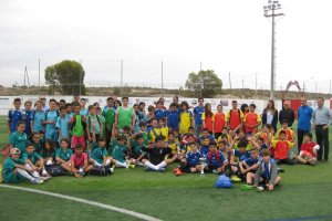 Los participantes en el torneo con las auroridades.