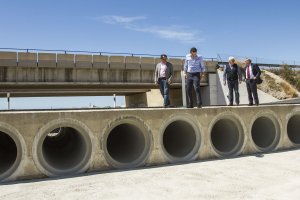 El alcalde, Ramón Fernández-Pacheco, y el subdelegado del Gobierno, Andrés García Lorca, visitan las obras.