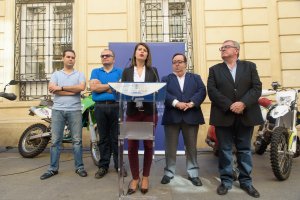 La diputada Ángeles Martínez en la puesta de largo.