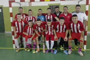 Los reyes de la pista visten de rojiblanco.