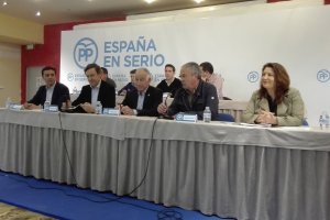 Reunión ayer del PP en Fines.