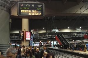Andén de salida de los trenes de Almería en Atocha