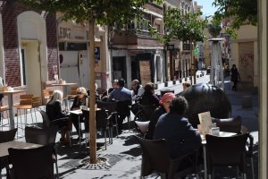 Imagen de una terraza ubicada en la capital almeriense.