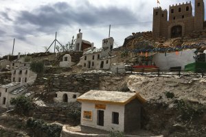 Aspecto de una parte de ‘Miguelandia’, el poblado en miniatura construido por Miguel Rodríguez Hidalgo.