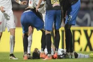 El jugador, en el suelo sin conocimiento.