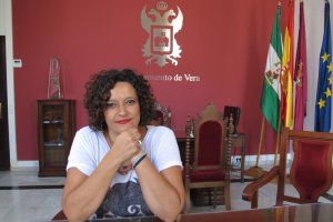 La concejal de Servicios Público, Comercio y Playas, Paqui García Carretero.