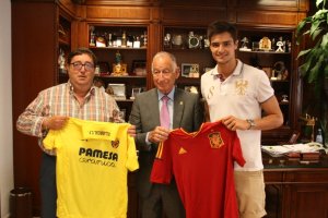 El jugador con Amat y Rubí.