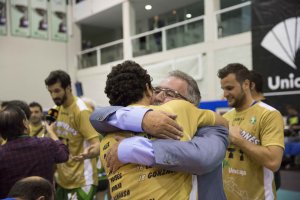 El abrazo del presidente.