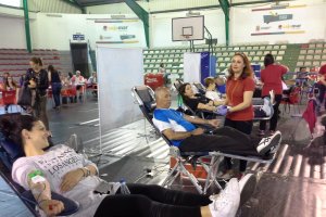 Donantes de sangre en la novena maratón del Rafael Florido.