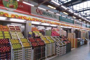 Frutas y hortalizas   envasadas en cartón ondulado preferido por los agricultores.