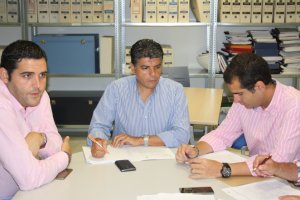 Una de las reuniones entre Cazorla y el alcalde