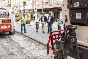 El alcalde ha visitado las obras de Obispo Orberá.