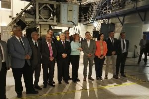 Susana Díaz acompañada de autoridades locales y provinciales y personal del centro.