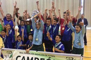 Los campeones felices.