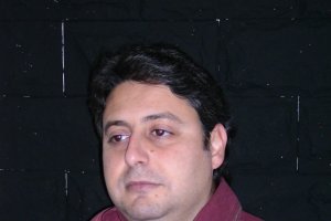 Javier Anisa pretende poner al lector a pensar.