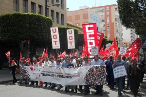 Manifestación con motivo del Día Internacional del Trabajo hoy en Almería.