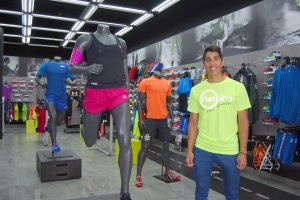 En la calle del obispo Orberá hay un establecimiento especializado en ropa y en complementos para los atletas.